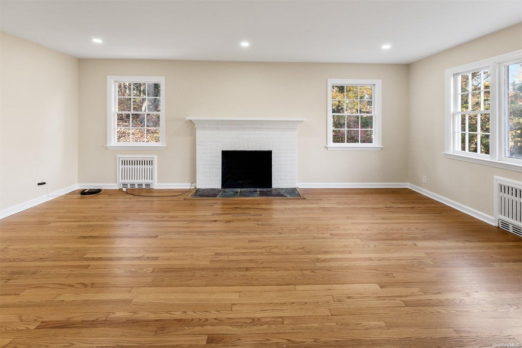 7 of 21 - 226 Landing Avenue, Smithtown, NY