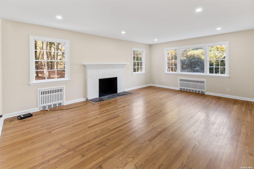 8 of 21 - 226 Landing Avenue, Smithtown, NY