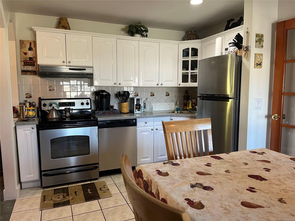 3 of 8 - 8 Thrasher Avenue, Bellport, NY