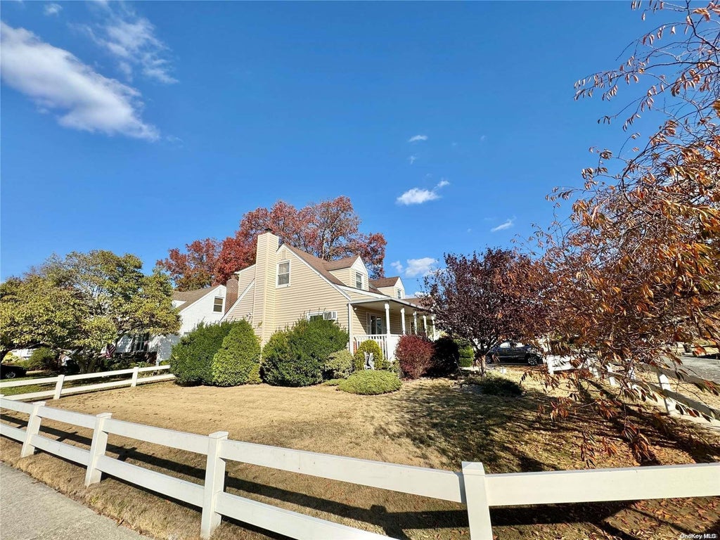 1 of 27 - 1635 Edro Court, East Meadow, NY