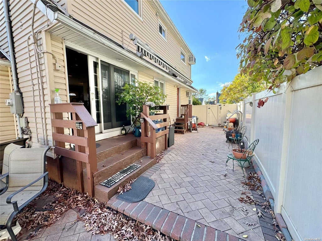 23 of 27 - 1635 Edro Court, East Meadow, NY