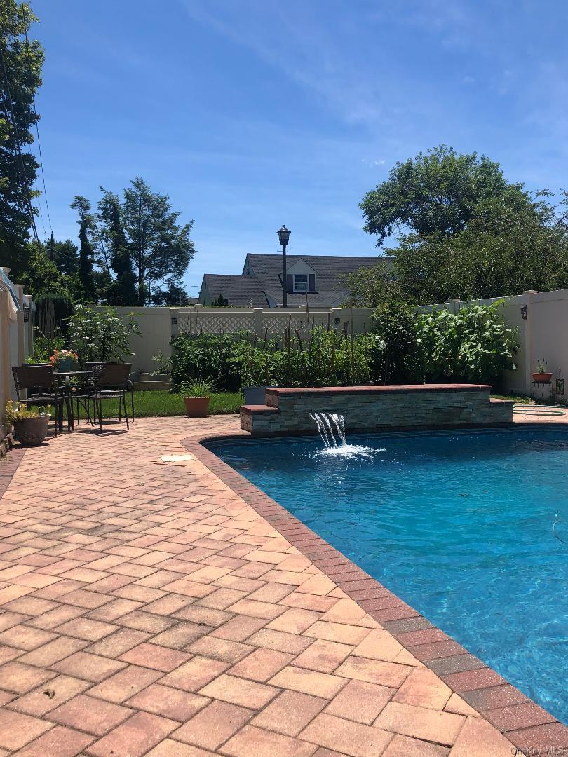 26 of 27 - 1635 Edro Court, East Meadow, NY