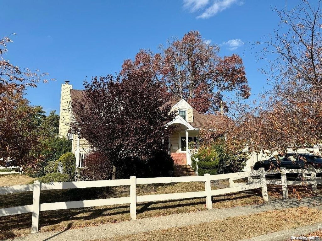2 of 27 - 1635 Edro Court, East Meadow, NY