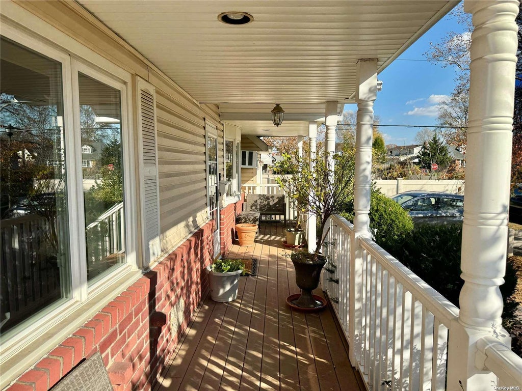 3 of 27 - 1635 Edro Court, East Meadow, NY