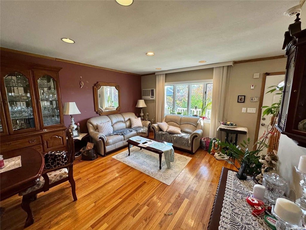 5 of 27 - 1635 Edro Court, East Meadow, NY