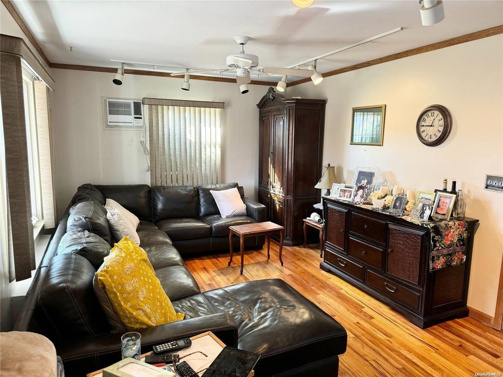 6 of 27 - 1635 Edro Court, East Meadow, NY