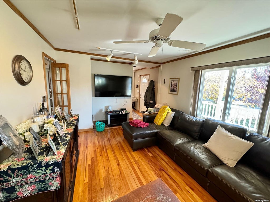 7 of 27 - 1635 Edro Court, East Meadow, NY