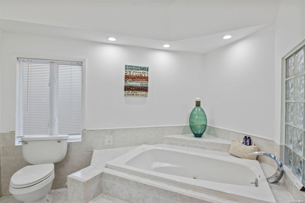 14 of 30 - 17 Overhill Road, Shoreham, NY