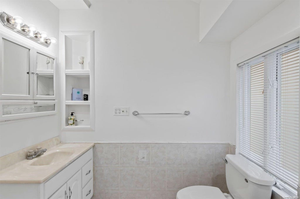 15 of 30 - 17 Overhill Road, Shoreham, NY