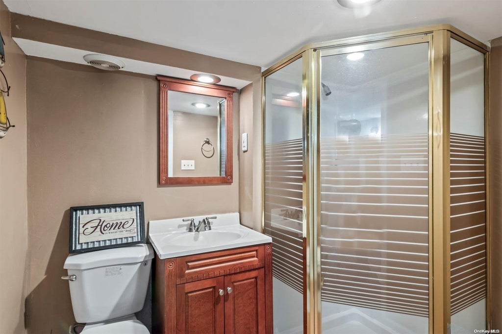 21 of 30 - 17 Overhill Road, Shoreham, NY