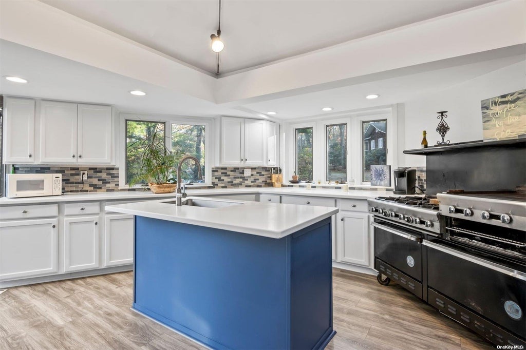 3 of 30 - 17 Overhill Road, Shoreham, NY