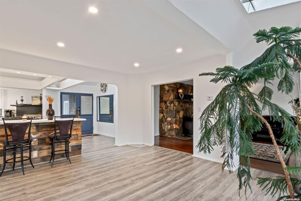 6 of 30 - 17 Overhill Road, Shoreham, NY
