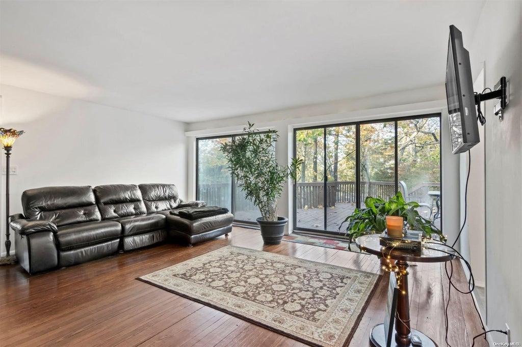 8 of 30 - 17 Overhill Road, Shoreham, NY