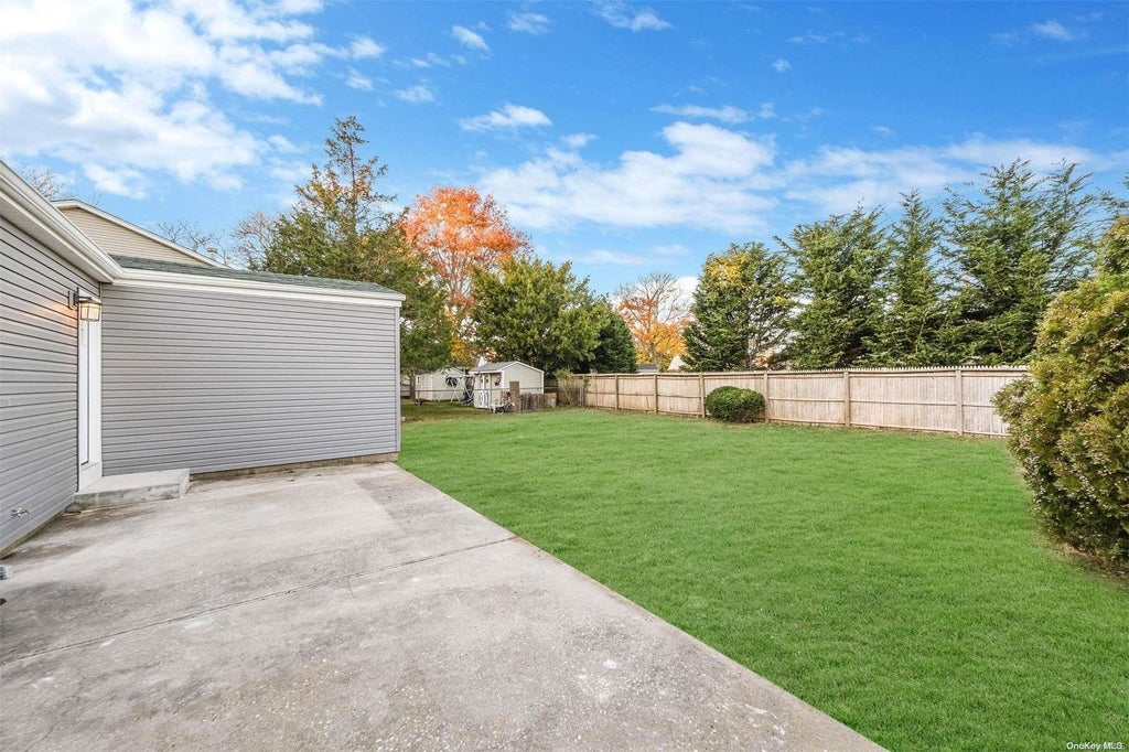 9 of 31 - 731 Montauk Highway, Oakdale, NY