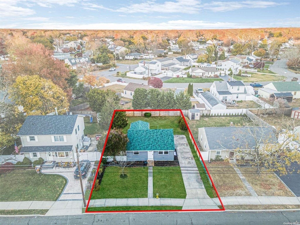 12 of 31 - 731 Montauk Highway, Oakdale, NY