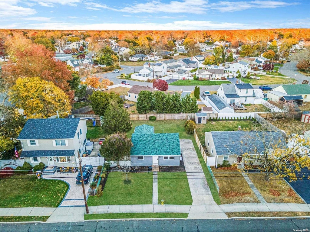 13 of 31 - 731 Montauk Highway, Oakdale, NY