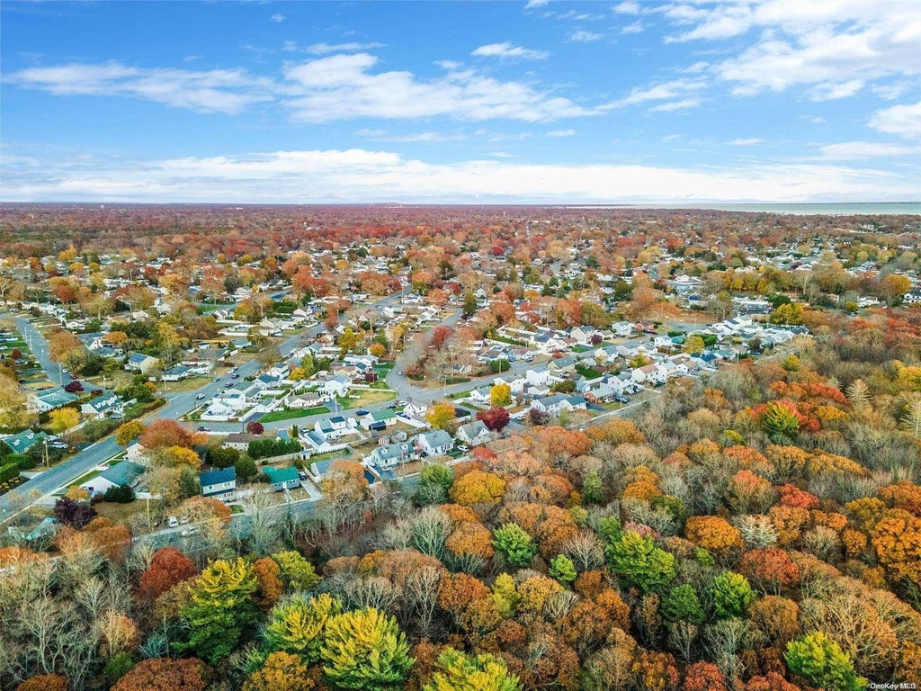 15 of 31 - 731 Montauk Highway, Oakdale, NY