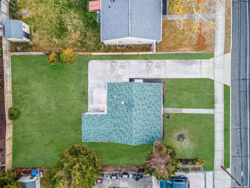 17 of 31 - 731 Montauk Highway, Oakdale, NY