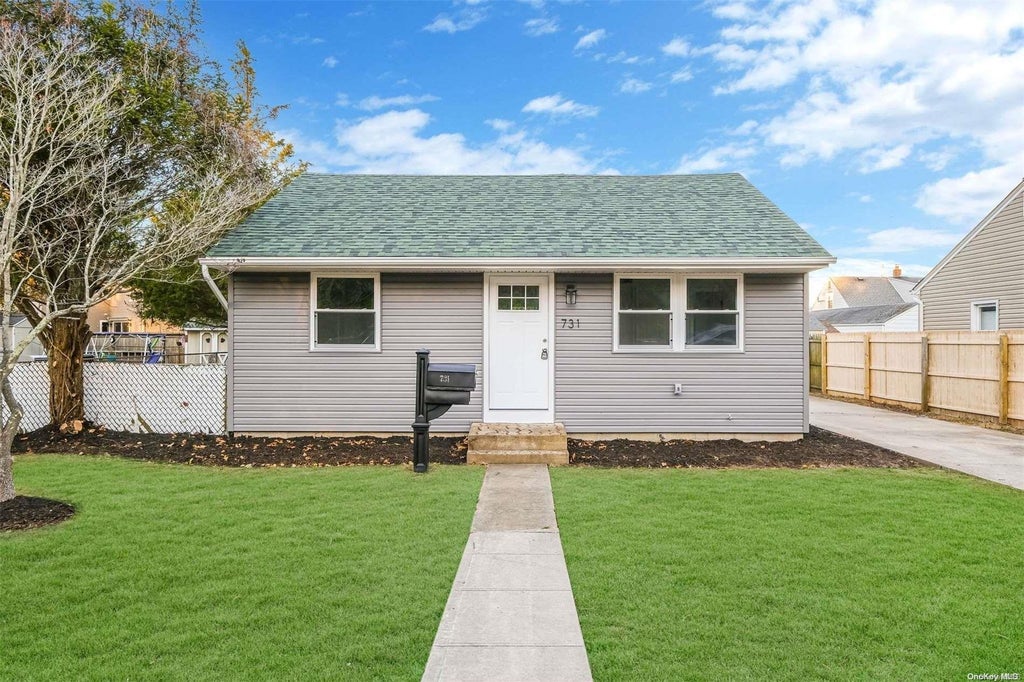 1 of 31 - 731 Montauk Highway, Oakdale, NY