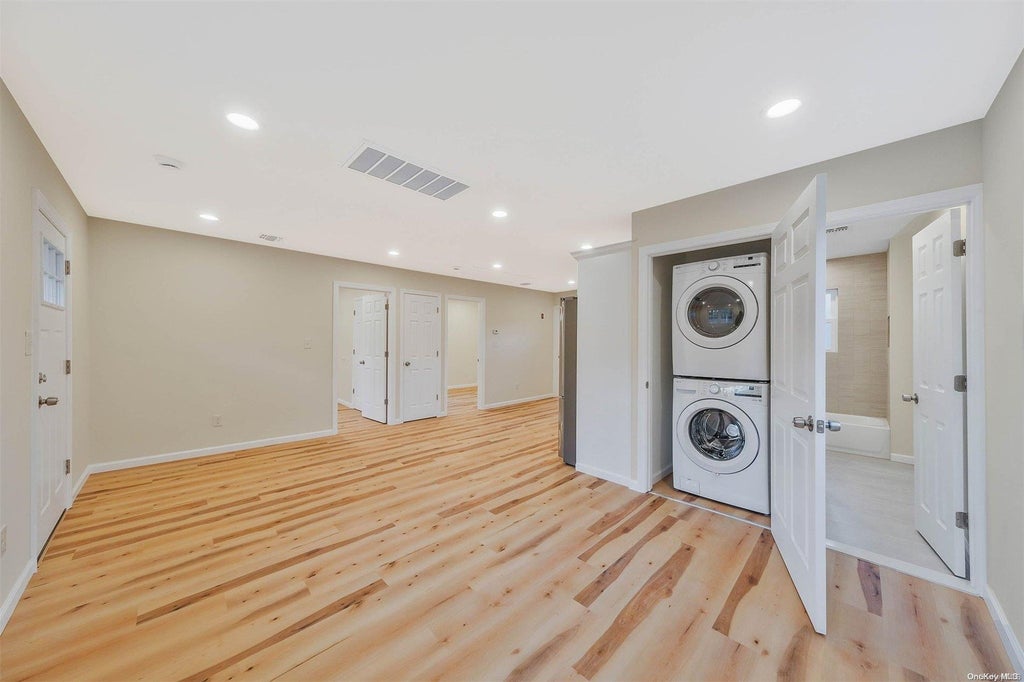 20 of 31 - 731 Montauk Highway, Oakdale, NY