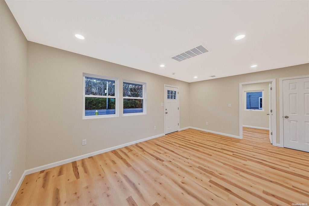 21 of 31 - 731 Montauk Highway, Oakdale, NY