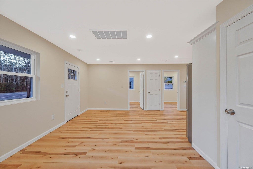 22 of 31 - 731 Montauk Highway, Oakdale, NY