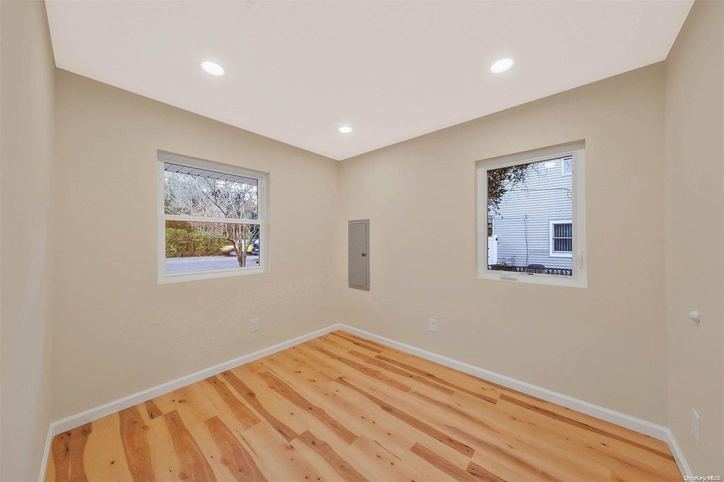23 of 31 - 731 Montauk Highway, Oakdale, NY