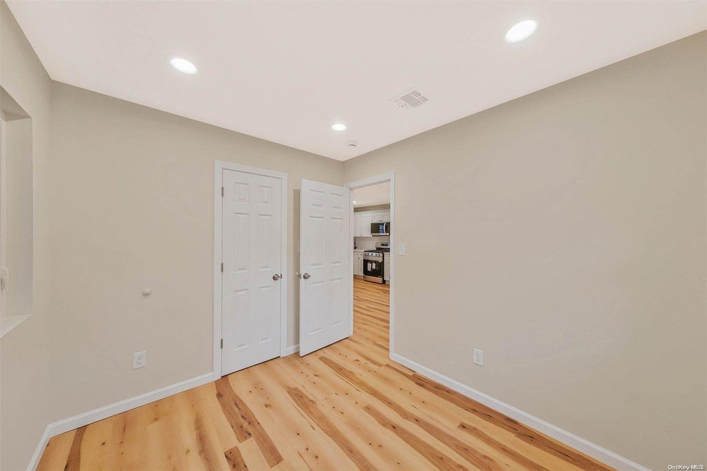 24 of 31 - 731 Montauk Highway, Oakdale, NY