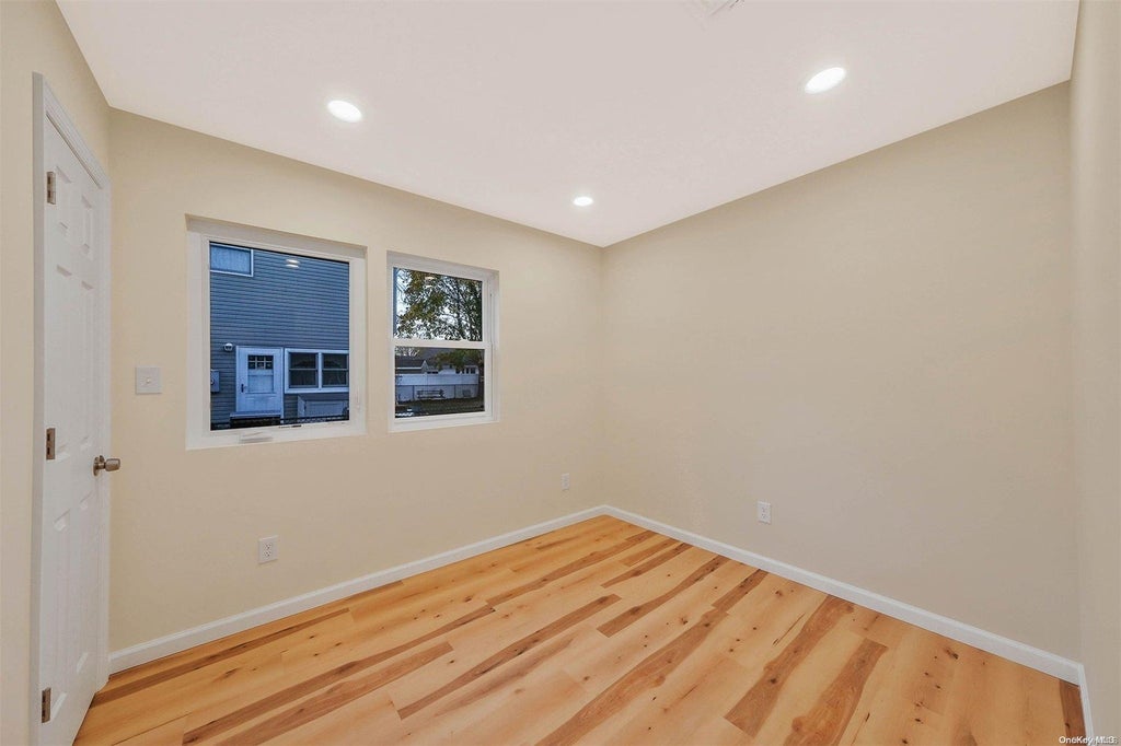 25 of 31 - 731 Montauk Highway, Oakdale, NY