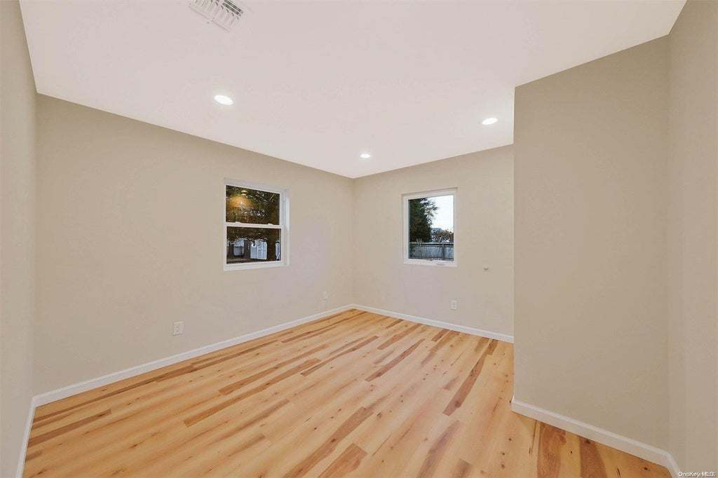 27 of 31 - 731 Montauk Highway, Oakdale, NY
