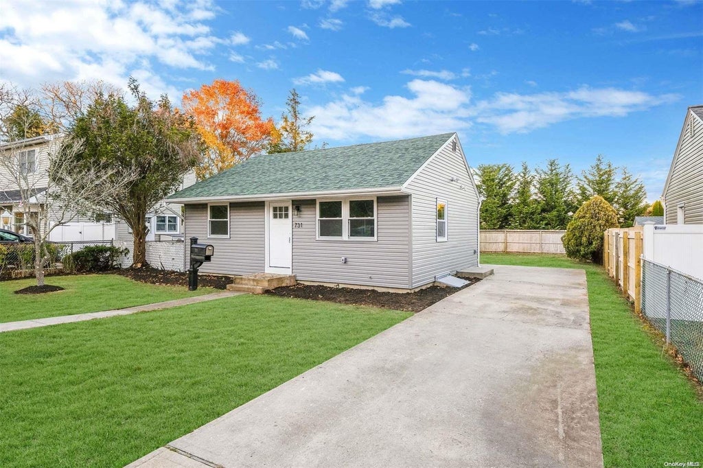 2 of 31 - 731 Montauk Highway, Oakdale, NY