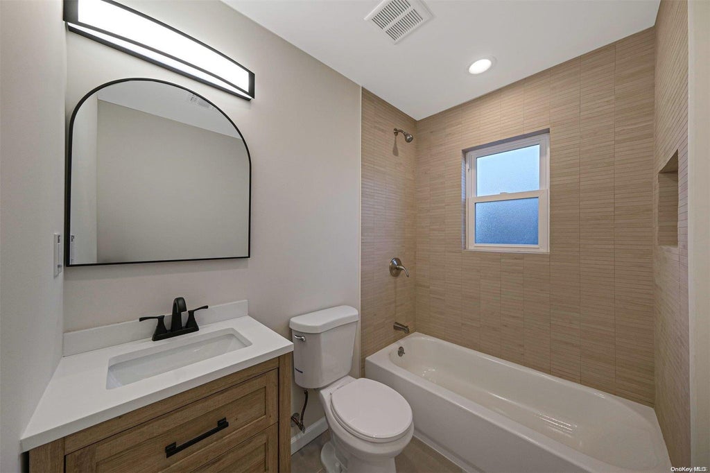 29 of 31 - 731 Montauk Highway, Oakdale, NY