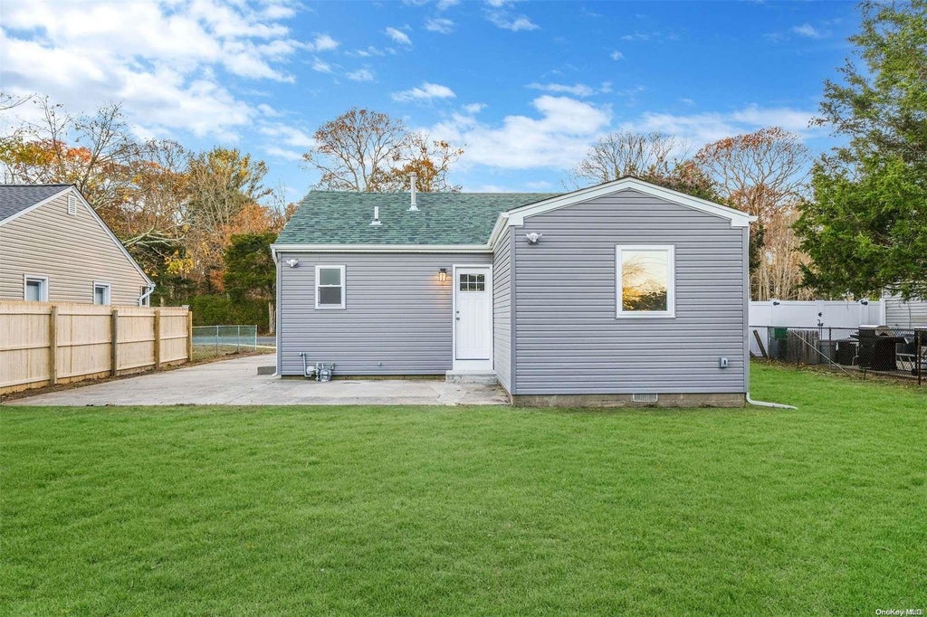 4 of 31 - 731 Montauk Highway, Oakdale, NY