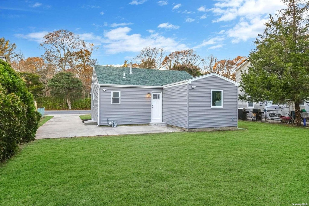 5 of 31 - 731 Montauk Highway, Oakdale, NY