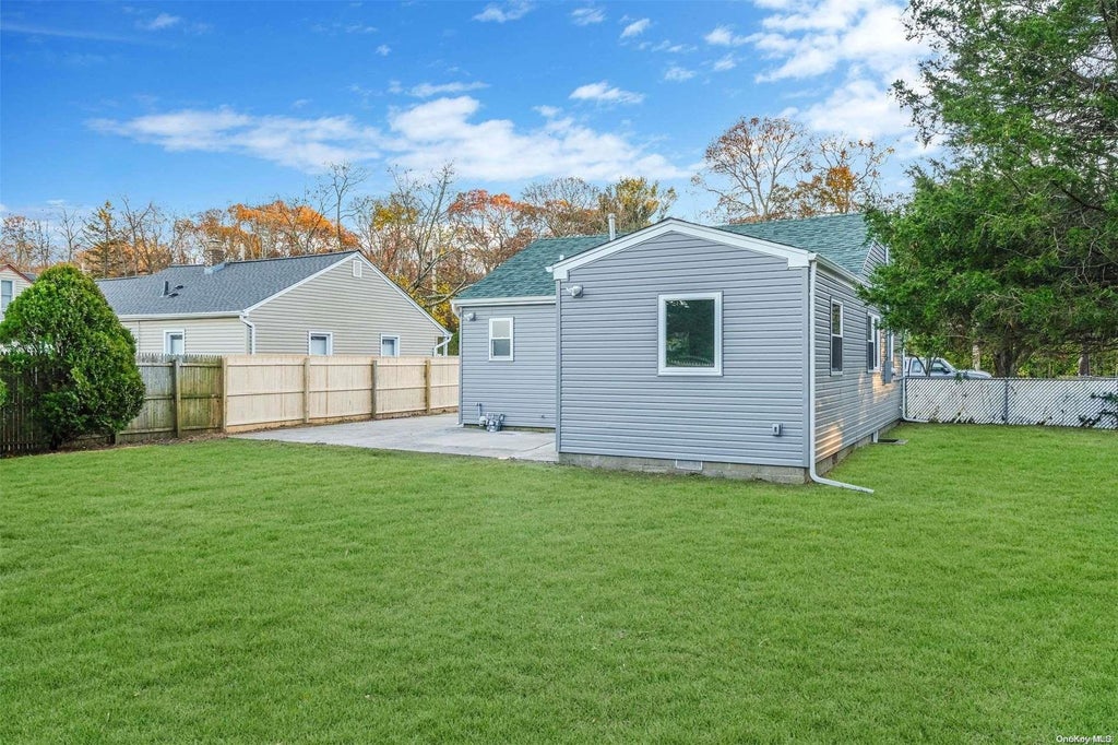 6 of 31 - 731 Montauk Highway, Oakdale, NY