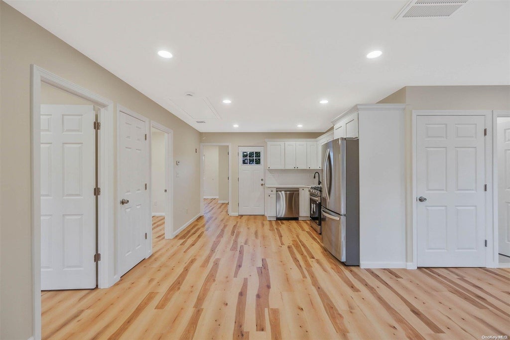 8 of 31 - 731 Montauk Highway, Oakdale, NY