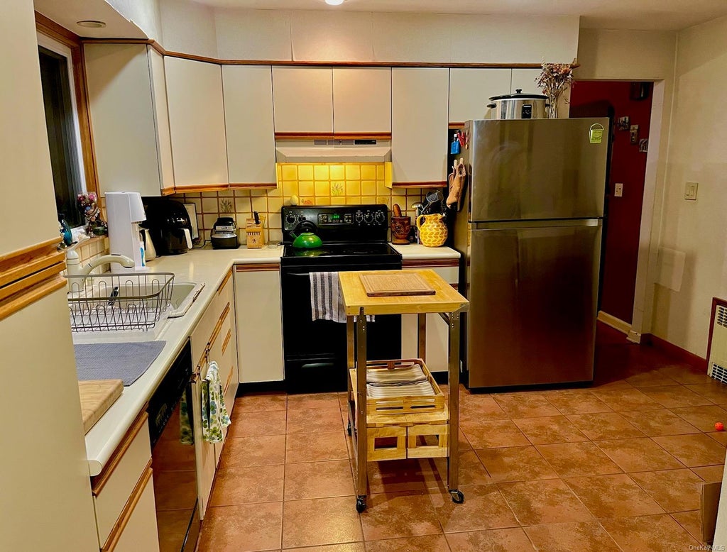 5 of 9 - 85 Kenneth Avenue, Huntington, NY