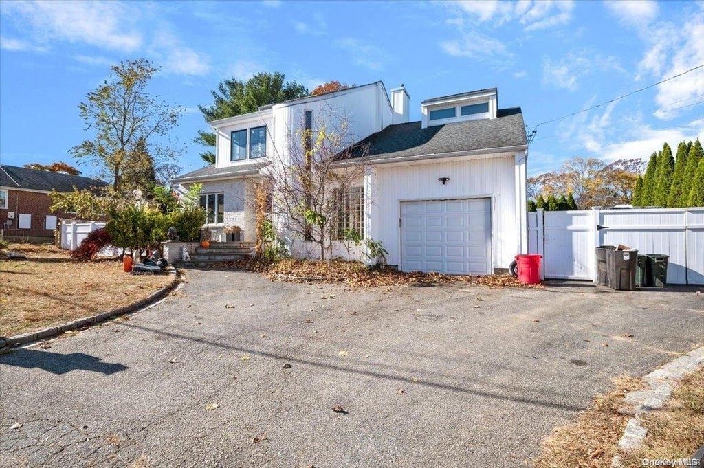 1 of 30 - 26 Cedar Road, Holbrook, NY