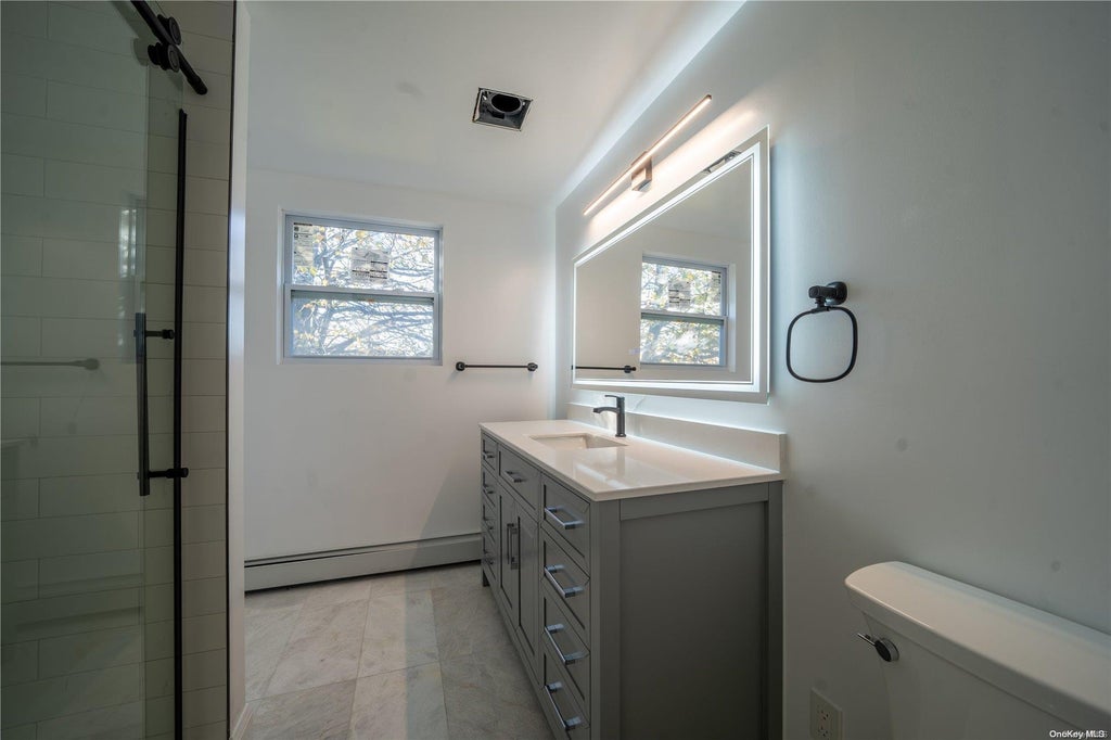 14 of 21 - 47 Kingfisher Road, Levittown, NY