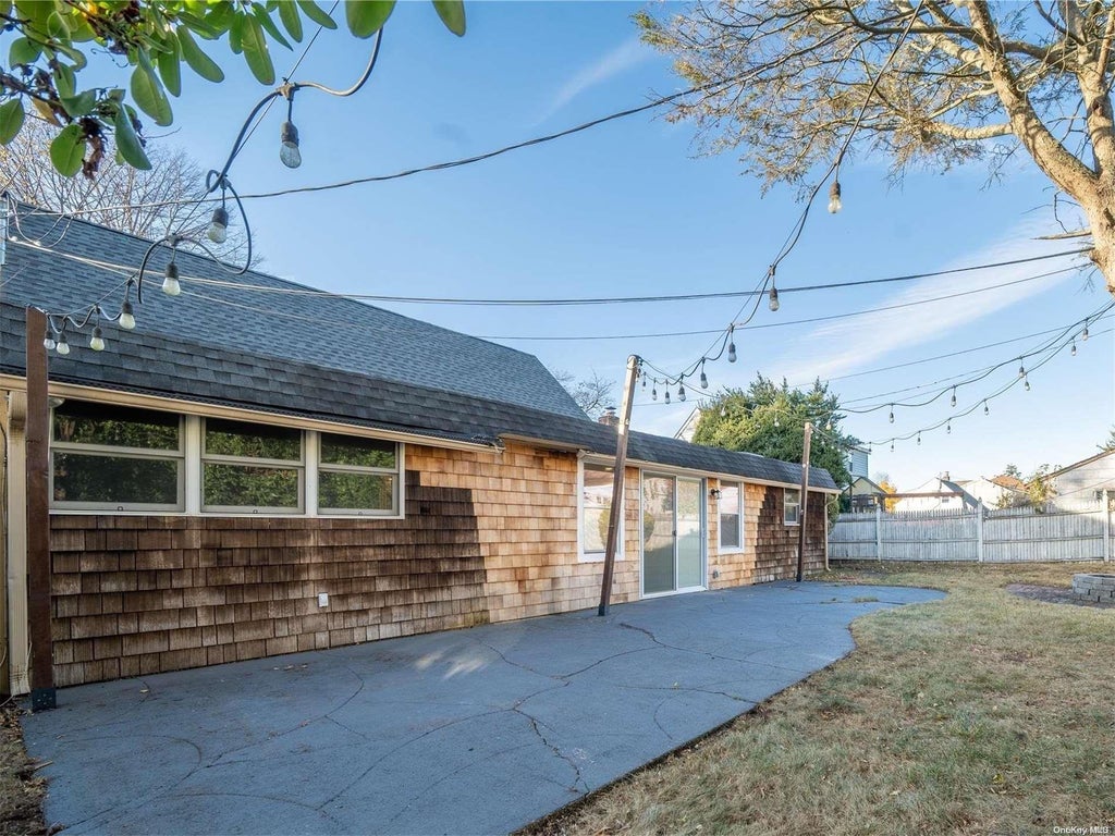19 of 21 - 47 Kingfisher Road, Levittown, NY