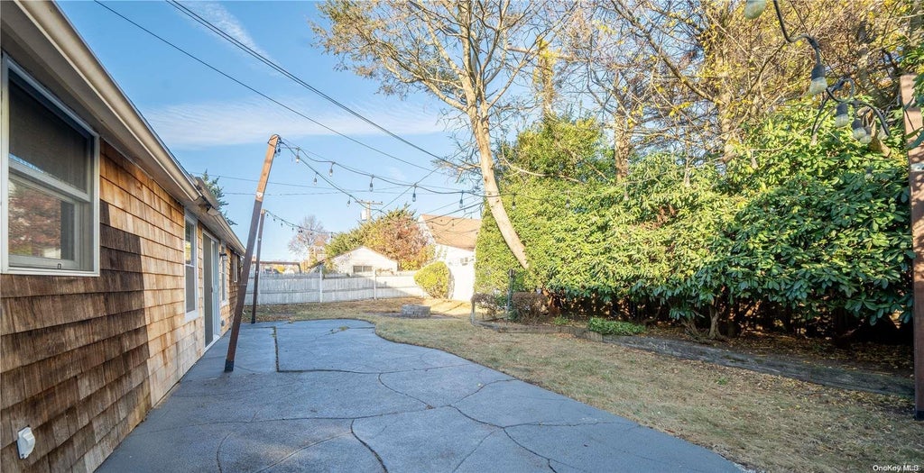 20 of 21 - 47 Kingfisher Road, Levittown, NY