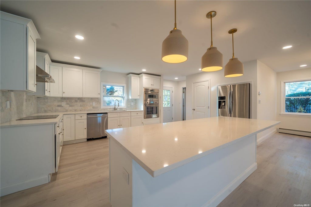 3 of 21 - 47 Kingfisher Road, Levittown, NY
