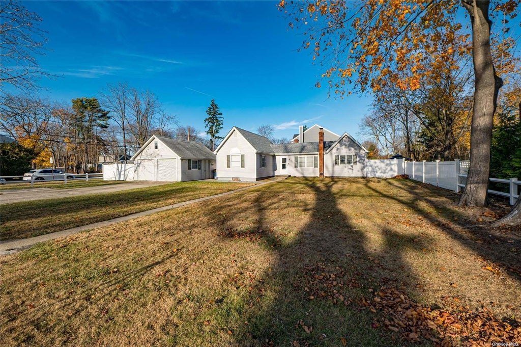 10 of 15 - 79 Hallock Avenue, Smithtown, NY