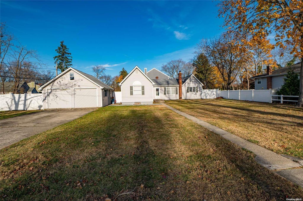 11 of 15 - 79 Hallock Avenue, Smithtown, NY