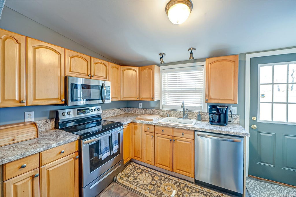 4 of 15 - 79 Hallock Avenue, Smithtown, NY