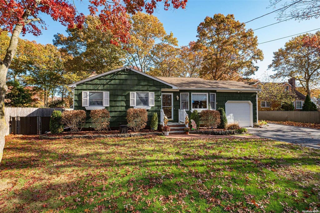 10 of 22 - 155 Patchogue Holbrook Road, Holbrook, NY