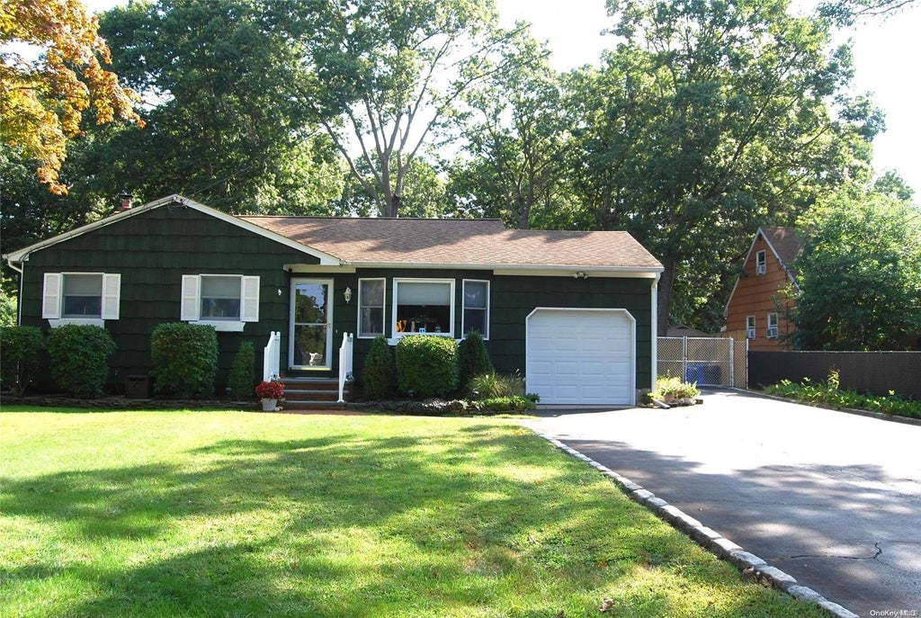 19 of 22 - 155 Patchogue Holbrook Road, Holbrook, NY