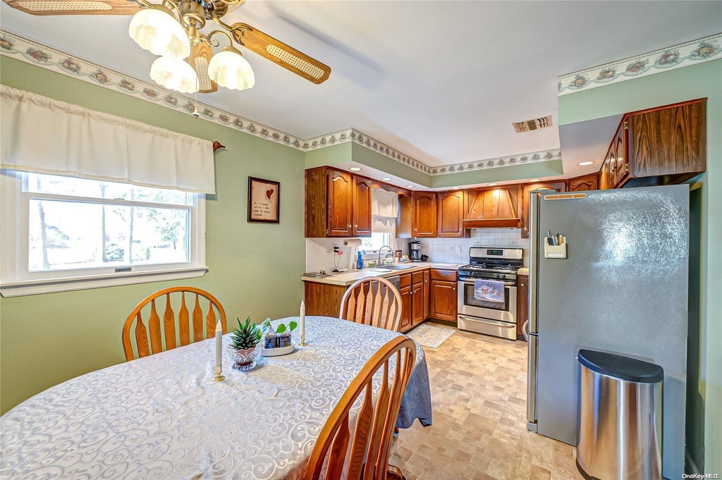 7 of 22 - 155 Patchogue Holbrook Road, Holbrook, NY
