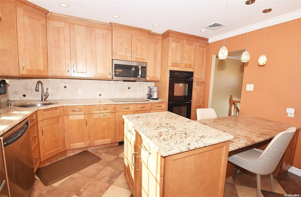 10 of 27 - 1070 Mckinley St., Baldwin, NY