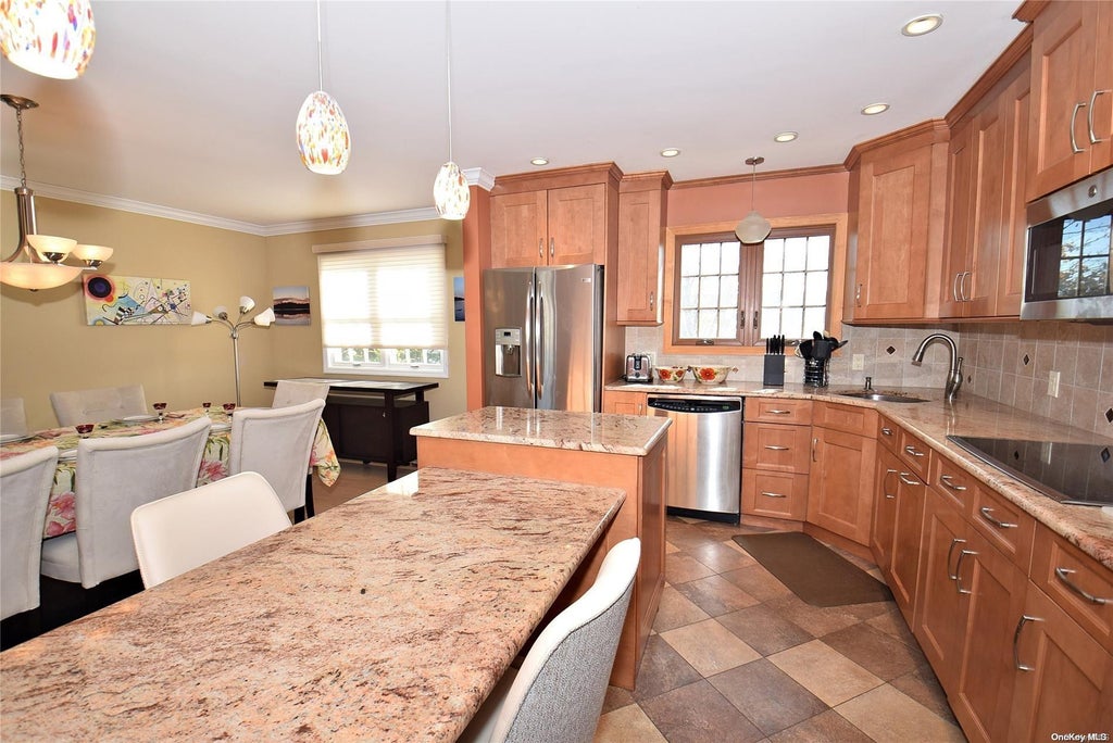 8 of 27 - 1070 Mckinley St., Baldwin, NY